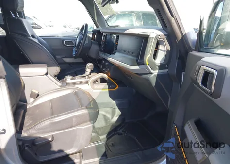 2023 Ford Bronco Base z USA, uszkodzony, nr VIN 1FMEE5DH1PLB80694